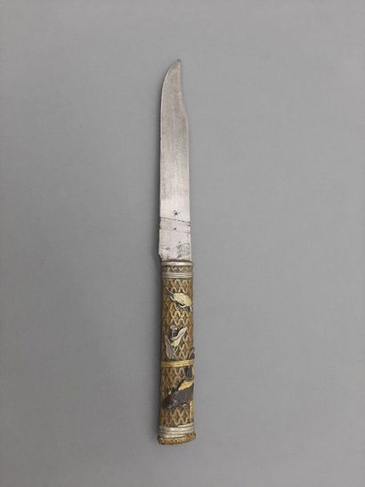 null Knife with shibuichi handle, sentoku, and black and gold highlights, decorated...