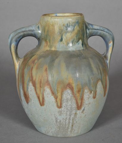 null Gilbert METENIER (1876 - ?)

Vase en grès à corps ovoïde épaulé et petit col...