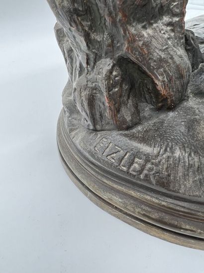 null CHARLES VALTON (1851-1918), d'après.

Cerf, biche et faon.

Sculpture en régule.

Accident...