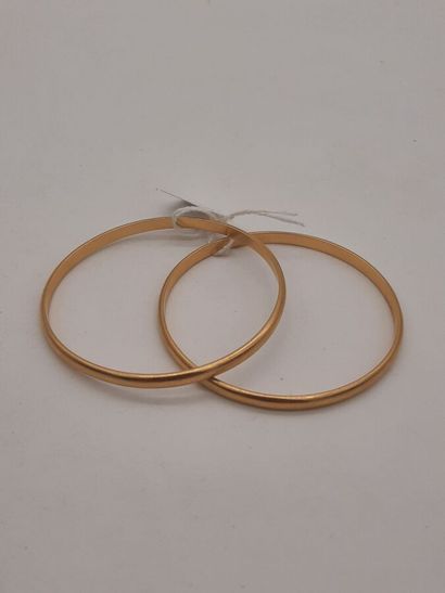 null Paire de bracelets joncs rigides en or jaune. 42,2 gr.