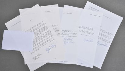 null Valéry GISCARD D'ESTAING. 5 lettres dactylographiées signées à différents correspondants....