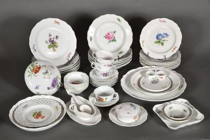 null MEISSEN

Important polychrome and gold porcelain set with flowers of different...