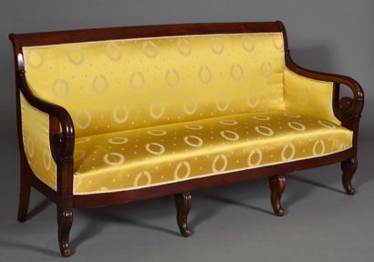 null Part of a mahogany and mahogany veneer living room composed of four armchairs,...