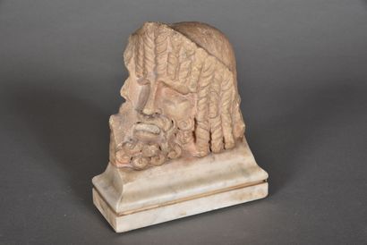 null HERMES ?

Fragment de sculpture double face figurant un profil de tête barbue...
