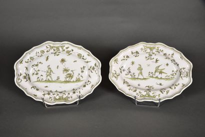null MOUSTIERS.

Two oblong dishes with contoured edge in earthenware with decoration...