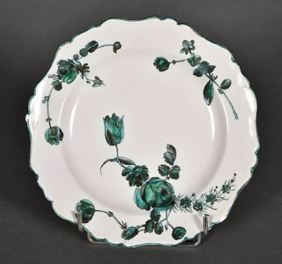 MARSEILLE. 
Plate with contoured edge in...