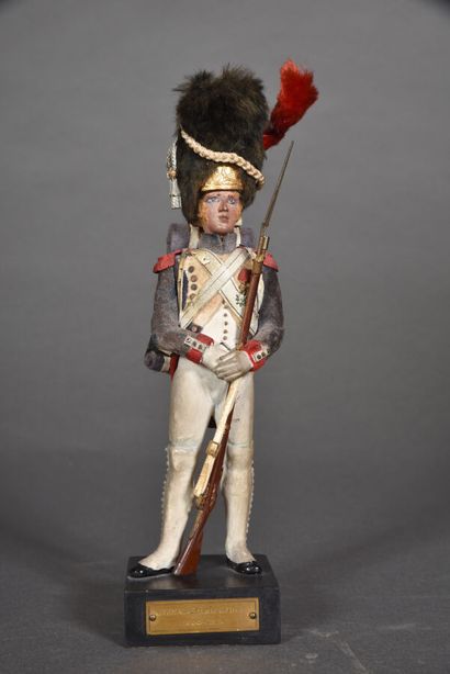 null MARCEL RIFFET FIGURINE.

Lead figurine, foot grenadier of the Guard in parade...