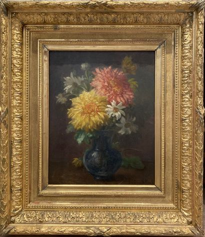 null Marthe Élisabeth BARBAUD-KOCH (1862-?). 

Dahlias and daisies in a blue vase....