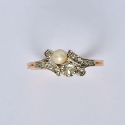 null Antique 18K (750/oo) gold two-tone "Toi et Moi" ring set with a small pearl...