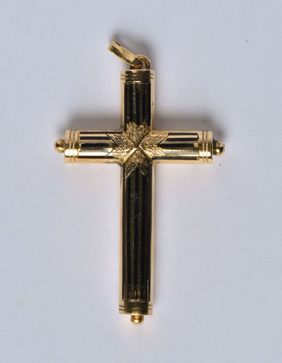 null Croix Bâtons en or jaune 18K (750/oo) décorée de filets d'émail noir (petits...