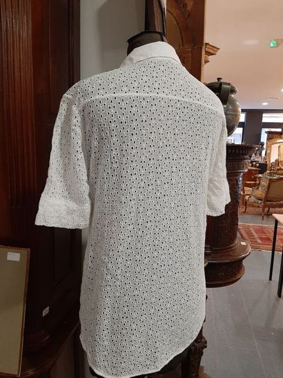 null JOSEPH. 

Lot comprenant une chemise en voile de coton ajourée d'un motif florale,...