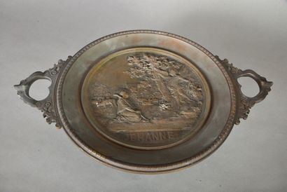  DEBUT Marcel (1865-1933) (D'après) 
Grande coupe sur piédouche en bronze patiné,...
