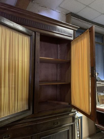 null Importante bibliothèque deux corps en bois de style Louis XVI, ouvrant en partie...