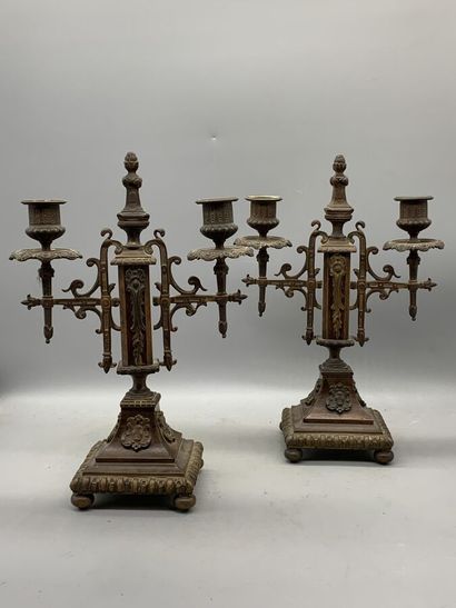 null Paire de petits chandeliers en bois et bronze de style Napoléon III.

XXème...