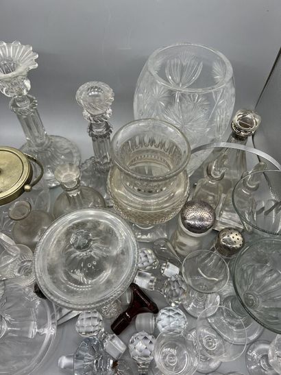 null * Lot de cristalleries et verreries diverses comprenant vases en cristal taillé,...