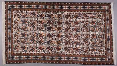 Tapis Afghan milieu XX° chaine trame et velours...