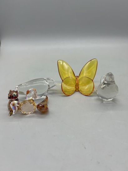  * Petits lots d'objets de vitrine en cristal et verre comprenant un papillon "porte-bonheur"...
