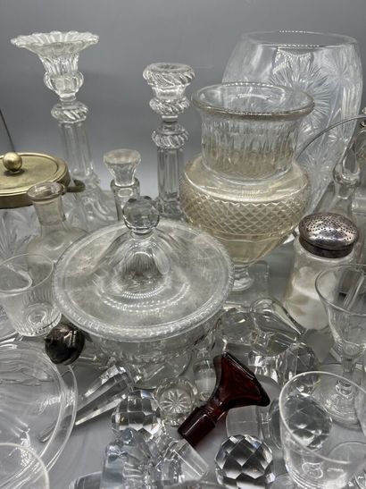  * Lot de cristalleries et verreries diverses comprenant vases en cristal taillé,...