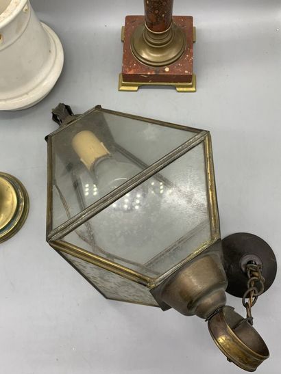 null Lot d'objets divers comprenant un chauffe-plat Gien (h. 17 cm), une lanterne...