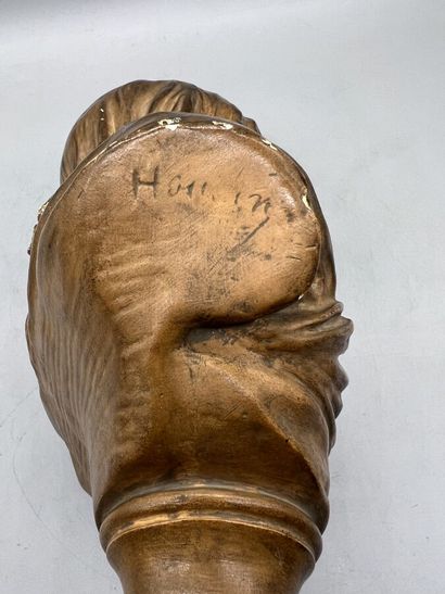  * Jean- Antoine Houdon (1741-1828) (D'après). 
Petit buste en terre cuite figurant...