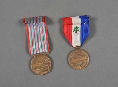 null France. Liban. Médaille commémorative de 1926 et Ordre du Mérite libanais (bronze),...