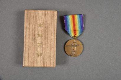 Japon. Médaille Interalliée et sa boite ...