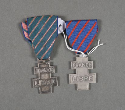 null France. Médaille des Services Volontaires des Forces Françaises Libres (2),...