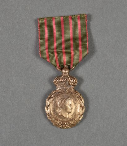 null France. Médaille de Sainte Hélène, légère dorure passée.