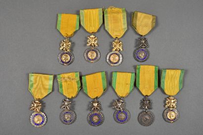 null France. Médaille Militaire, trophée uniface, à anneau, diverses variantes, lot...