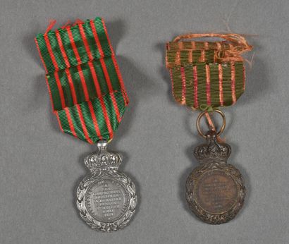null France. Médaille de Sainte Hélène, et une refrappe, lot de 2.