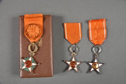 null Morocco. Order of Ouissam Alaouite, officer (1), knights (2), splinters, set...