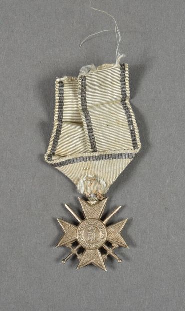 null Bulgarie. Croix de la Bravoure avec glaives et ruban d'origine.