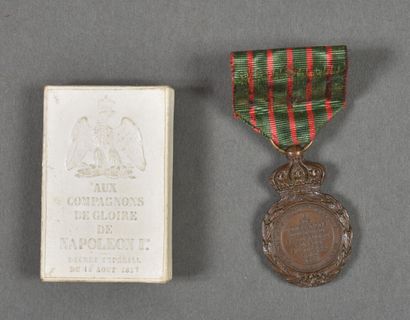 null France. Médaille de Sainte Hélène dans sa boîte, dans sa boîte officielle, avec...