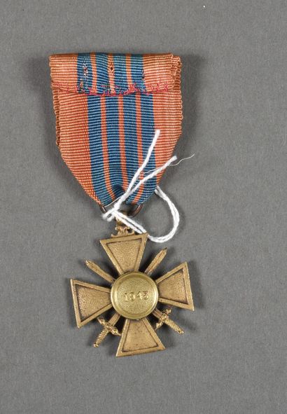 null France. Groix de Guerre Giraud, 1943, 37mm, blue ribbon, variant.