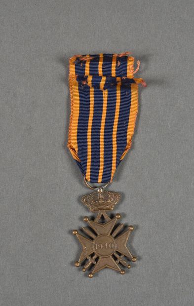 null Luxembourg. 2°War. Croix de Guerre 1940, one-piece and very flat (?).