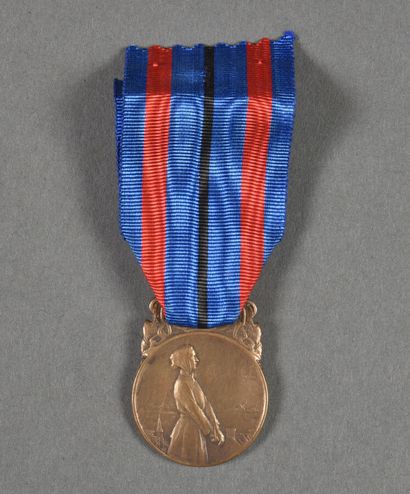 France. Médaille des Victimes de l'Invasion,...