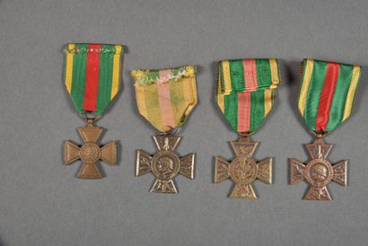 null France. Croix du Combattant Volontaire 1914/1918, variantes, lot de 4.
