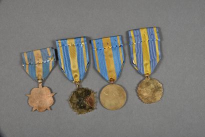 null France. Médailles des Blessés, variantes, lot de 4.