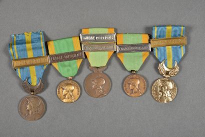 null France. Médaille commémorative du Moyent Orient 1957(2), médailles des Engagés...