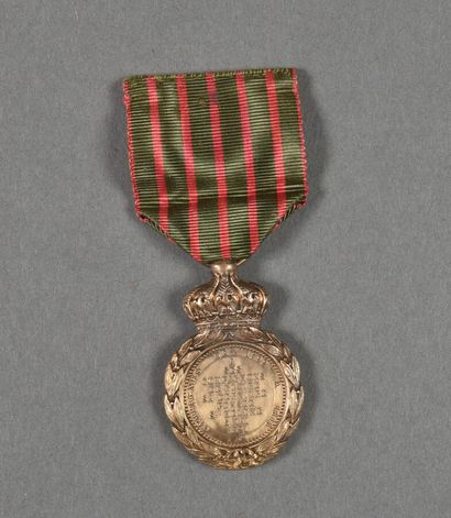  France. Médaille de Sainte Hélène, légère dorure passée.