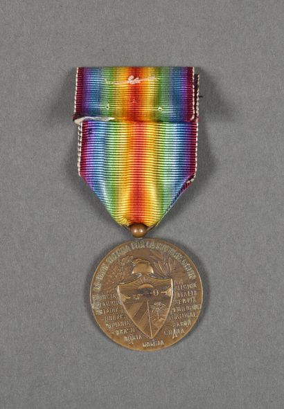 null Cuba. Médaille Interalliée, signée Charles, à boule, poinçon « Bronze » sur...