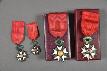 null France. Ordre de la Légion d'Honneur 1870, officier (1), chevalier (1), 2 réductions,...