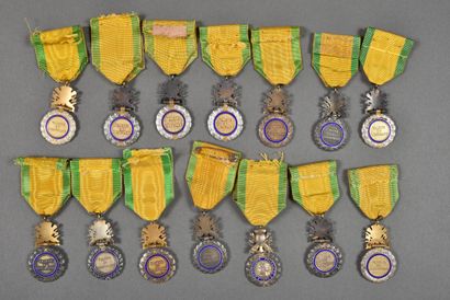 null France. Médaille Militaire, trophées uniface, à charnière, diverses variantes,...