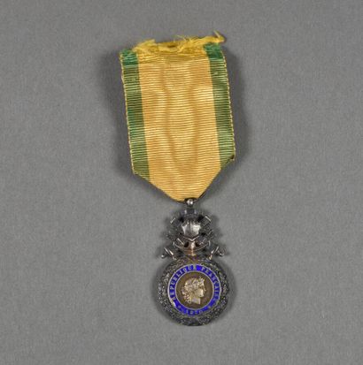  France. Médaille Militaire du 3°Type dite Versaillaise variante tête à droite, non...