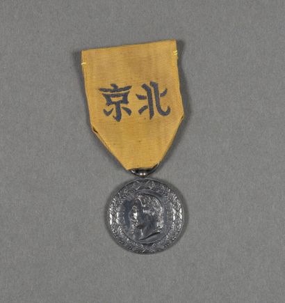 France. Médaille de Chine 1860, signée F...