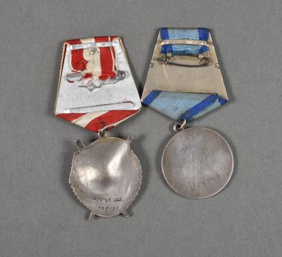 null URSS. Ordre du Drapeau Rouge et médaille de la Bravoure, les 2 matriculés, lot...
