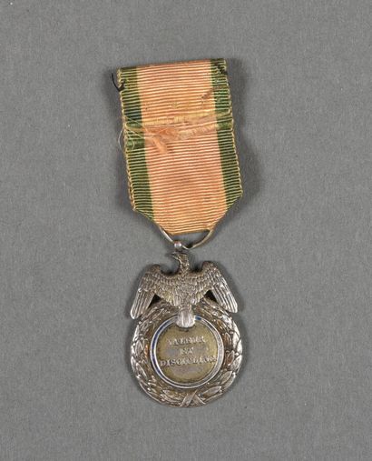 null France. Médaille Militaire 1°Type, à ruban étroit, des éclats.