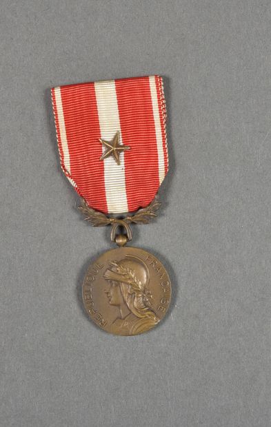 France. Médaille de la Valeur Militaire 1956,...