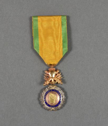  France. Médaille Militaire, modèle dit des Généraux, centre or, trophée uniface...