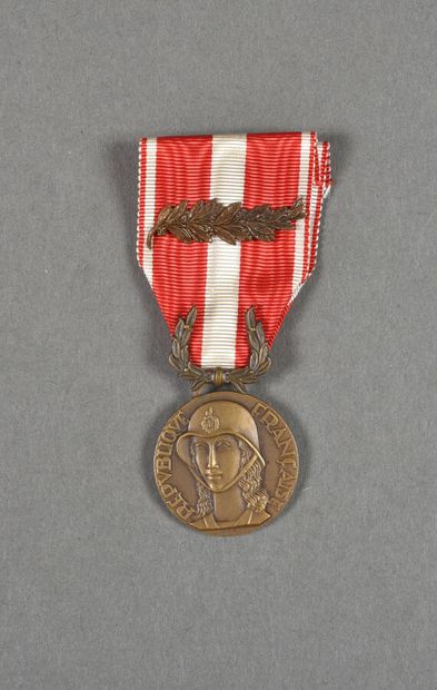 France. Médaille de la Valeur Militaire 1956,...
